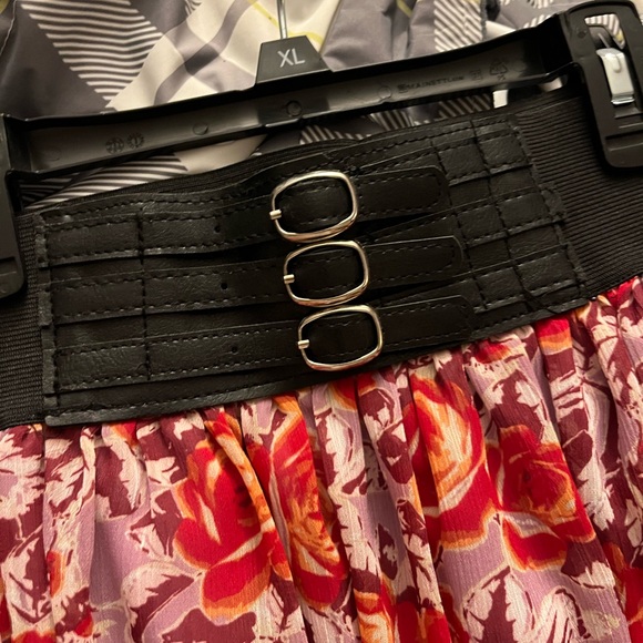 Floral high waisted skirt - Picture 2 of 5